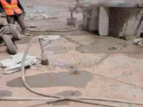 山阴水泥混凝土路面板底注浆技术 路面脱空注浆整治方案