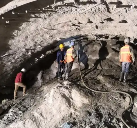 山阴拱顶带模注浆料的施工流程及注意事项